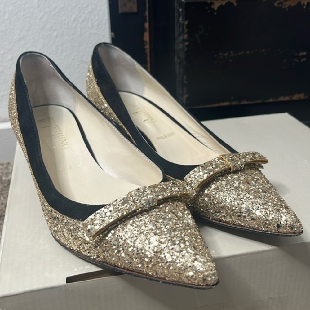 Something Bleu Anthropologie Wedding Heels size 6.5 glitter gold kitten heel